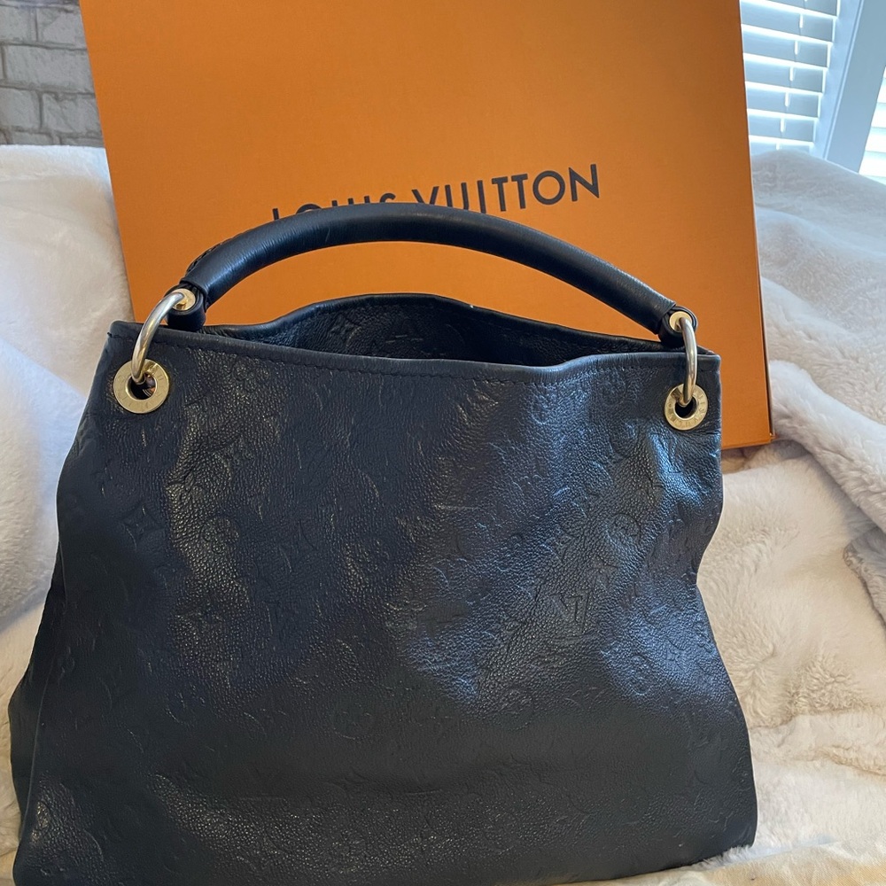 LOUIS VUITTON 

Monogram Empreinte Artsy MM